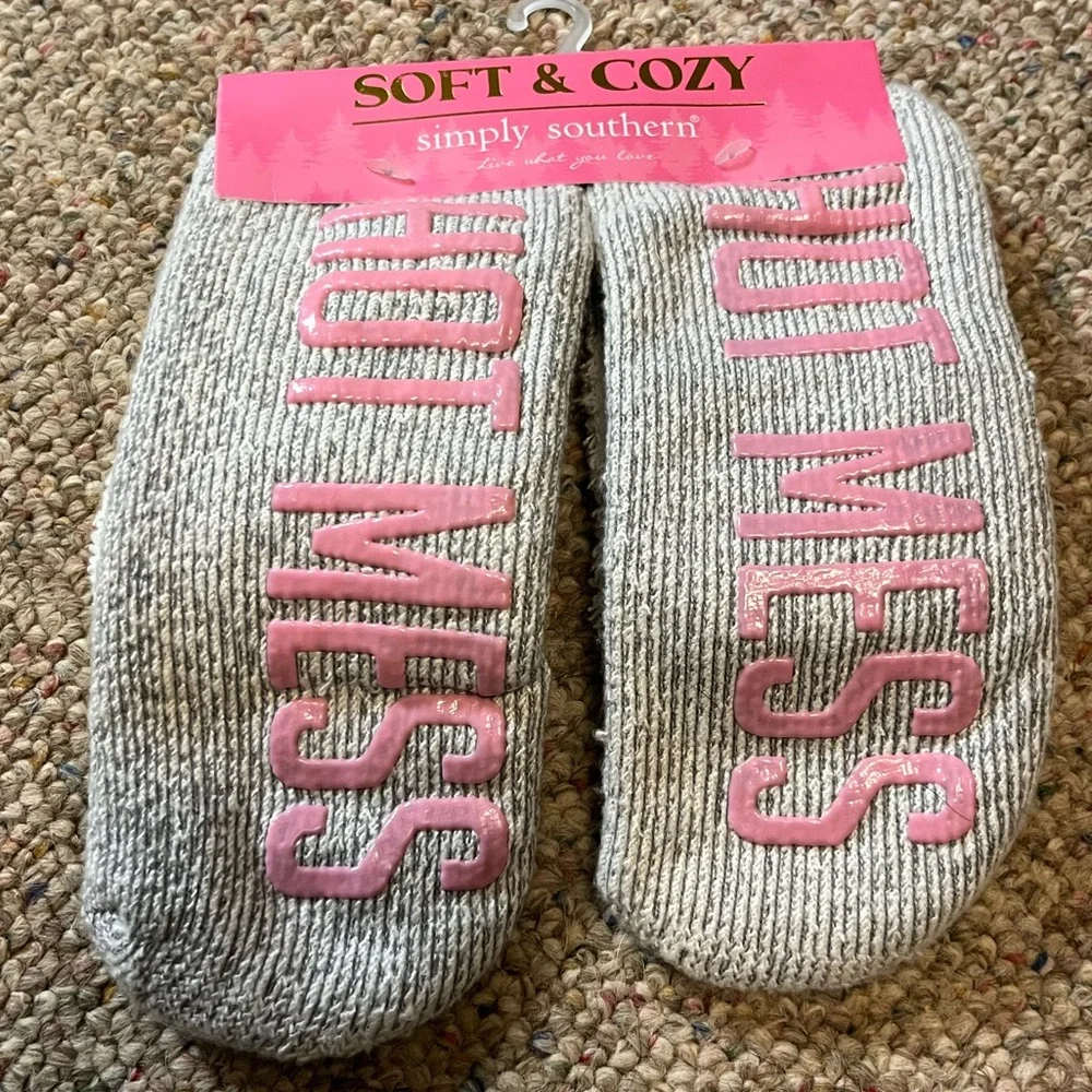 🆕 Simply Southern HOT MESS Non Slip Socks